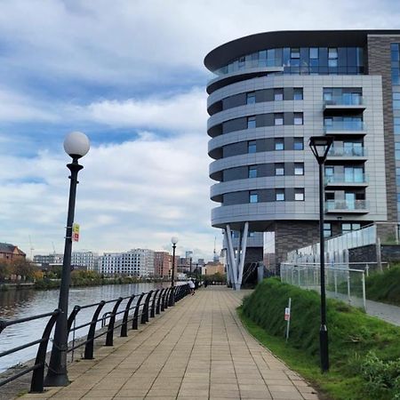 Manchester'S Luxurious 2-Bed Haven With Balcony - Canal Views & Proximity To Manchester United Екстер'єр фото