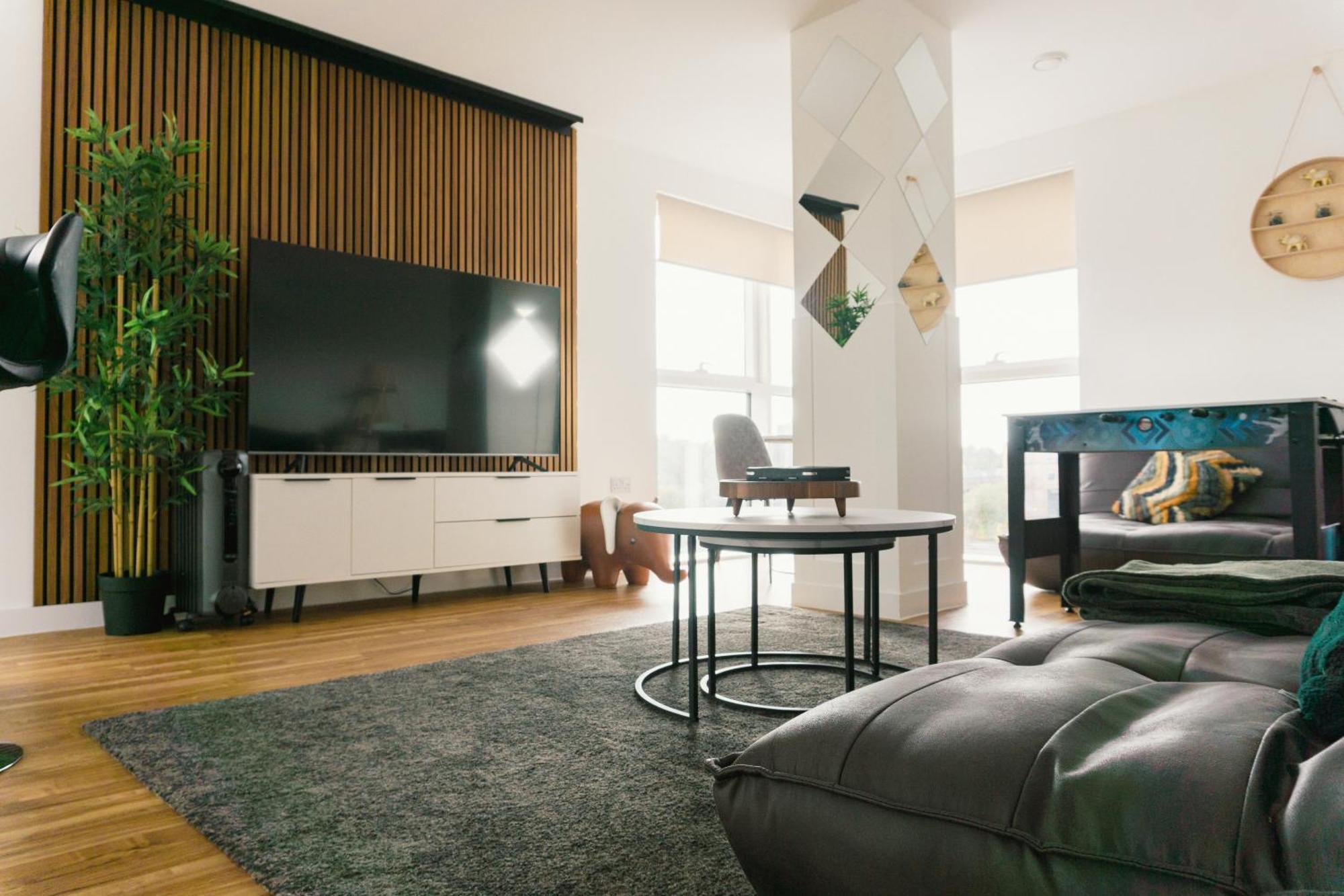 Manchester'S Luxurious 2-Bed Haven With Balcony - Canal Views & Proximity To Manchester United Екстер'єр фото