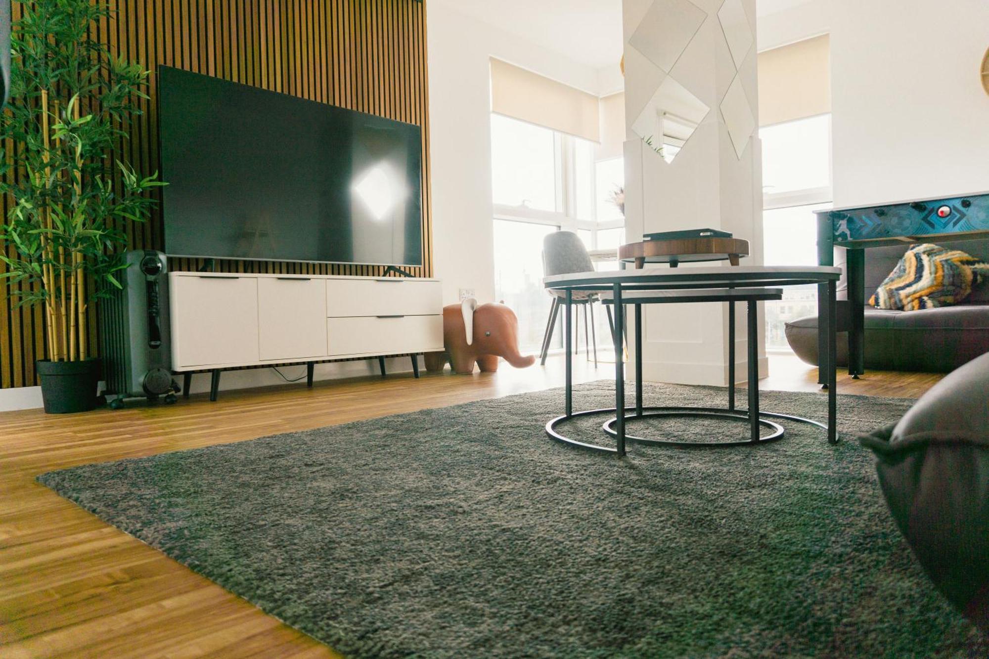 Manchester'S Luxurious 2-Bed Haven With Balcony - Canal Views & Proximity To Manchester United Екстер'єр фото