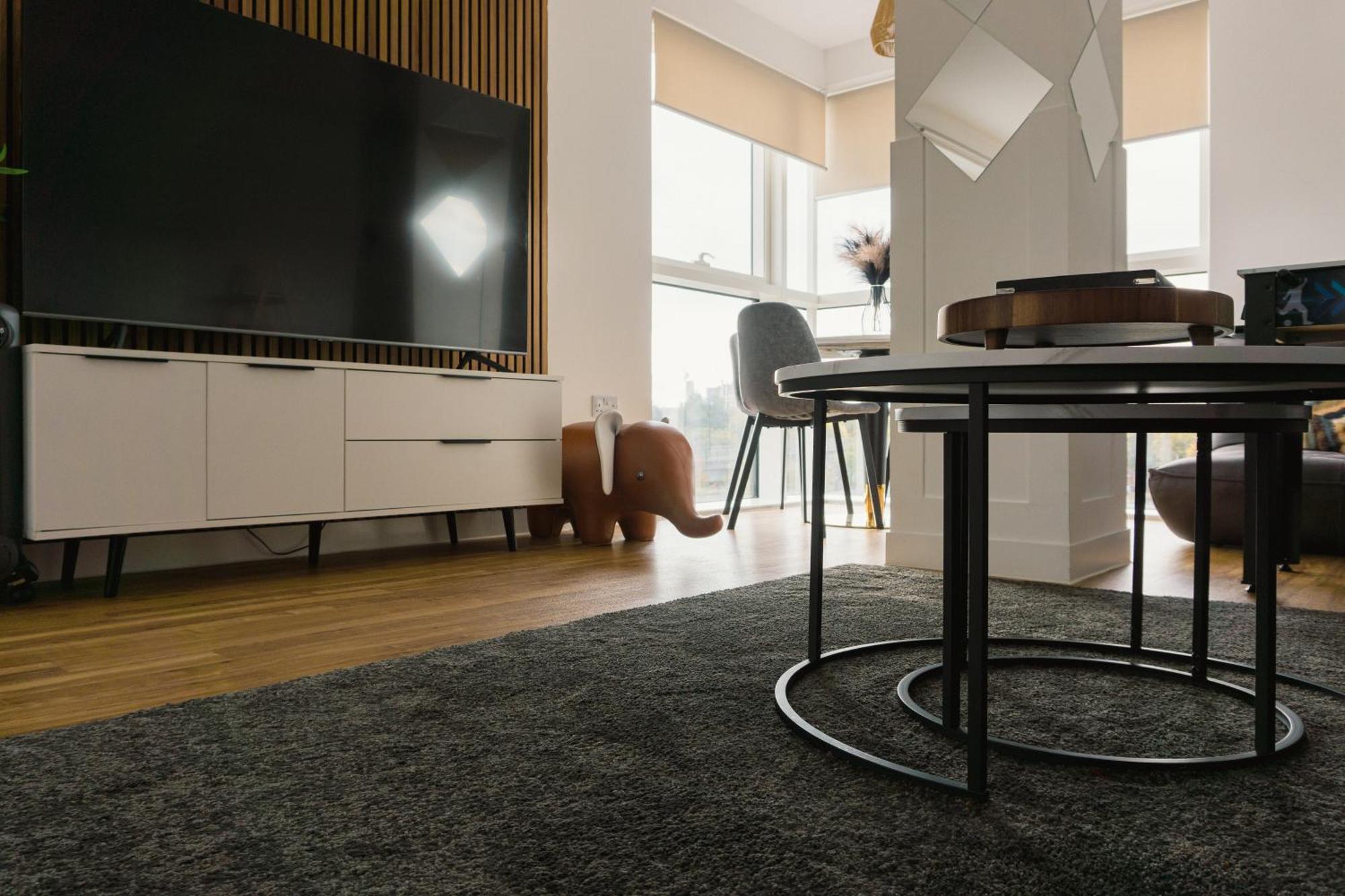 Manchester'S Luxurious 2-Bed Haven With Balcony - Canal Views & Proximity To Manchester United Екстер'єр фото