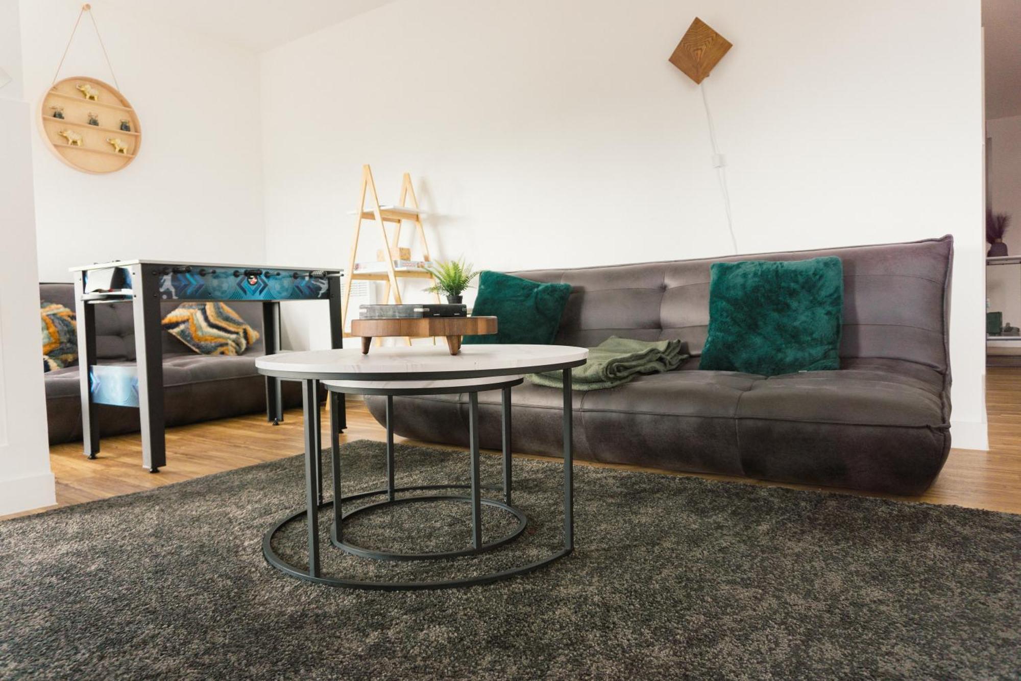 Manchester'S Luxurious 2-Bed Haven With Balcony - Canal Views & Proximity To Manchester United Екстер'єр фото