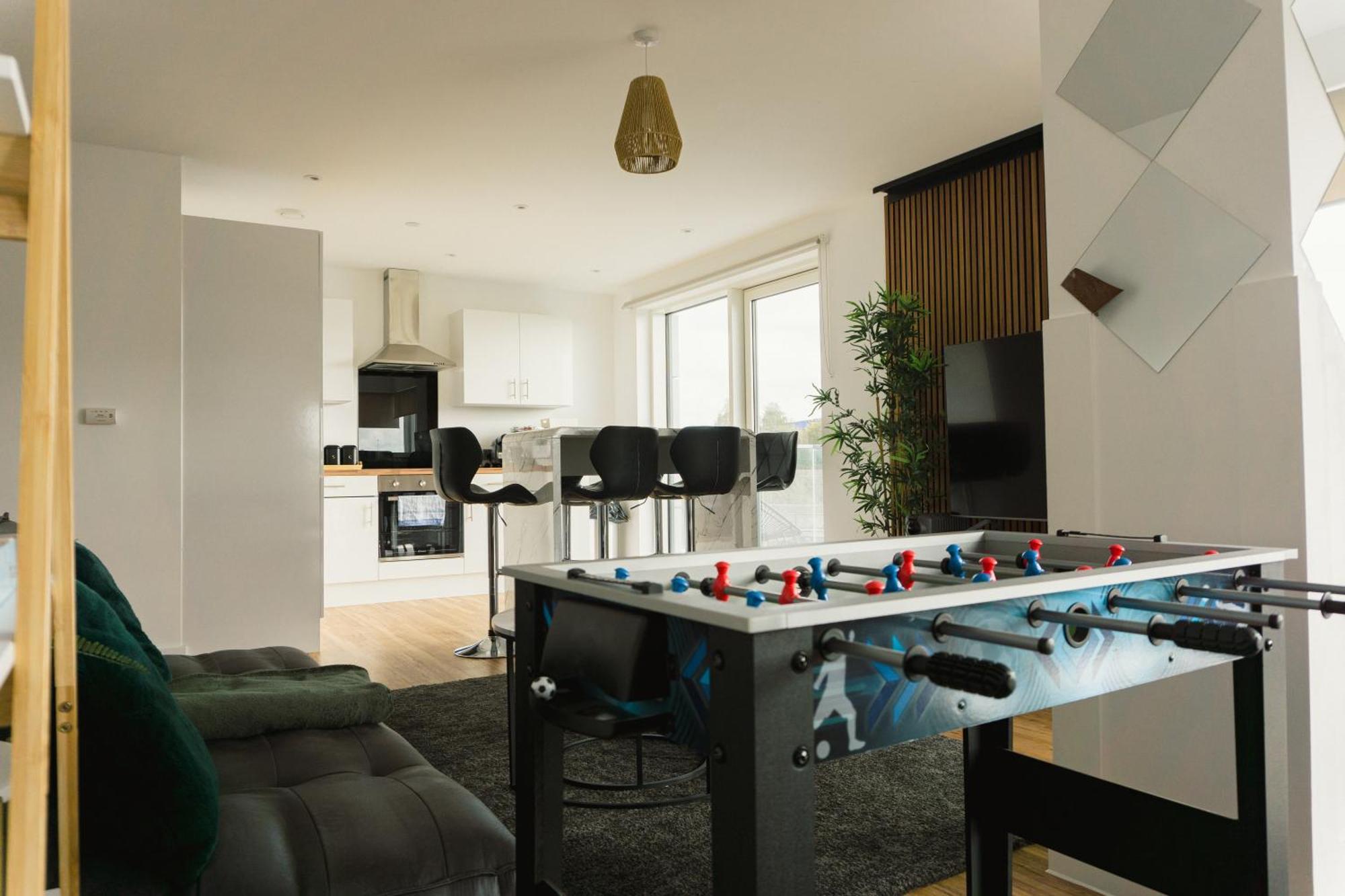 Manchester'S Luxurious 2-Bed Haven With Balcony - Canal Views & Proximity To Manchester United Екстер'єр фото