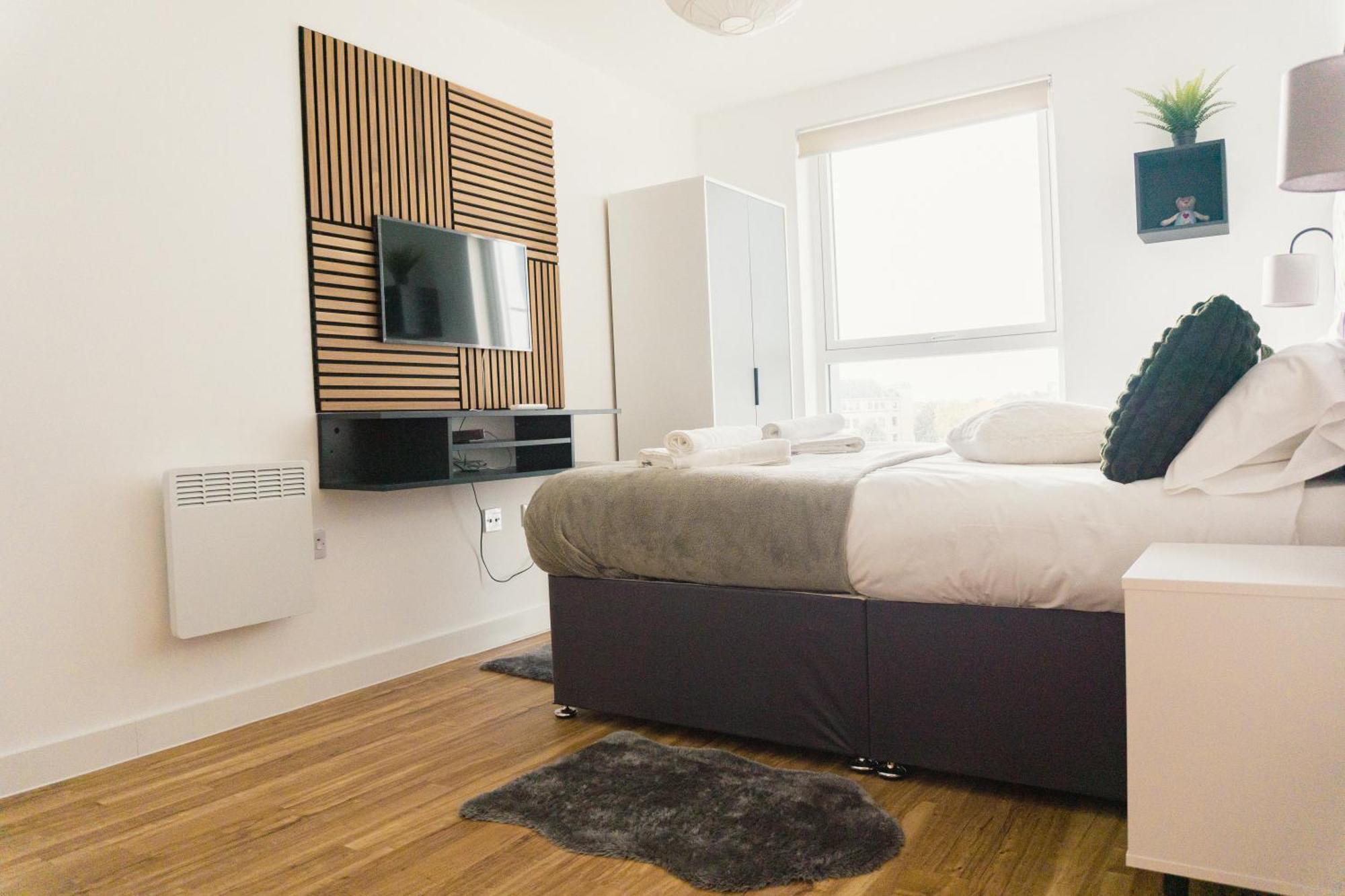 Manchester'S Luxurious 2-Bed Haven With Balcony - Canal Views & Proximity To Manchester United Екстер'єр фото