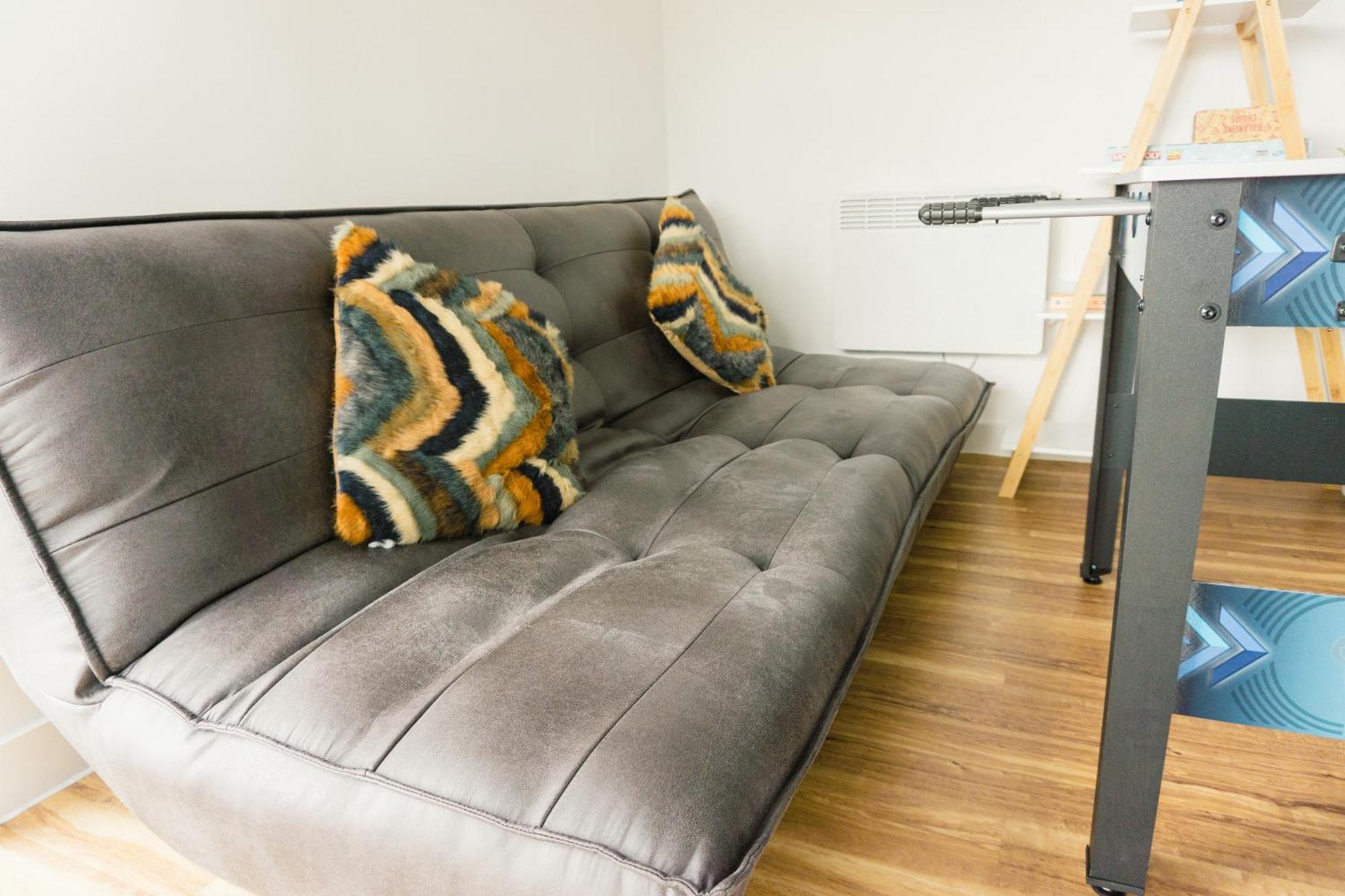 Manchester'S Luxurious 2-Bed Haven With Balcony - Canal Views & Proximity To Manchester United Екстер'єр фото