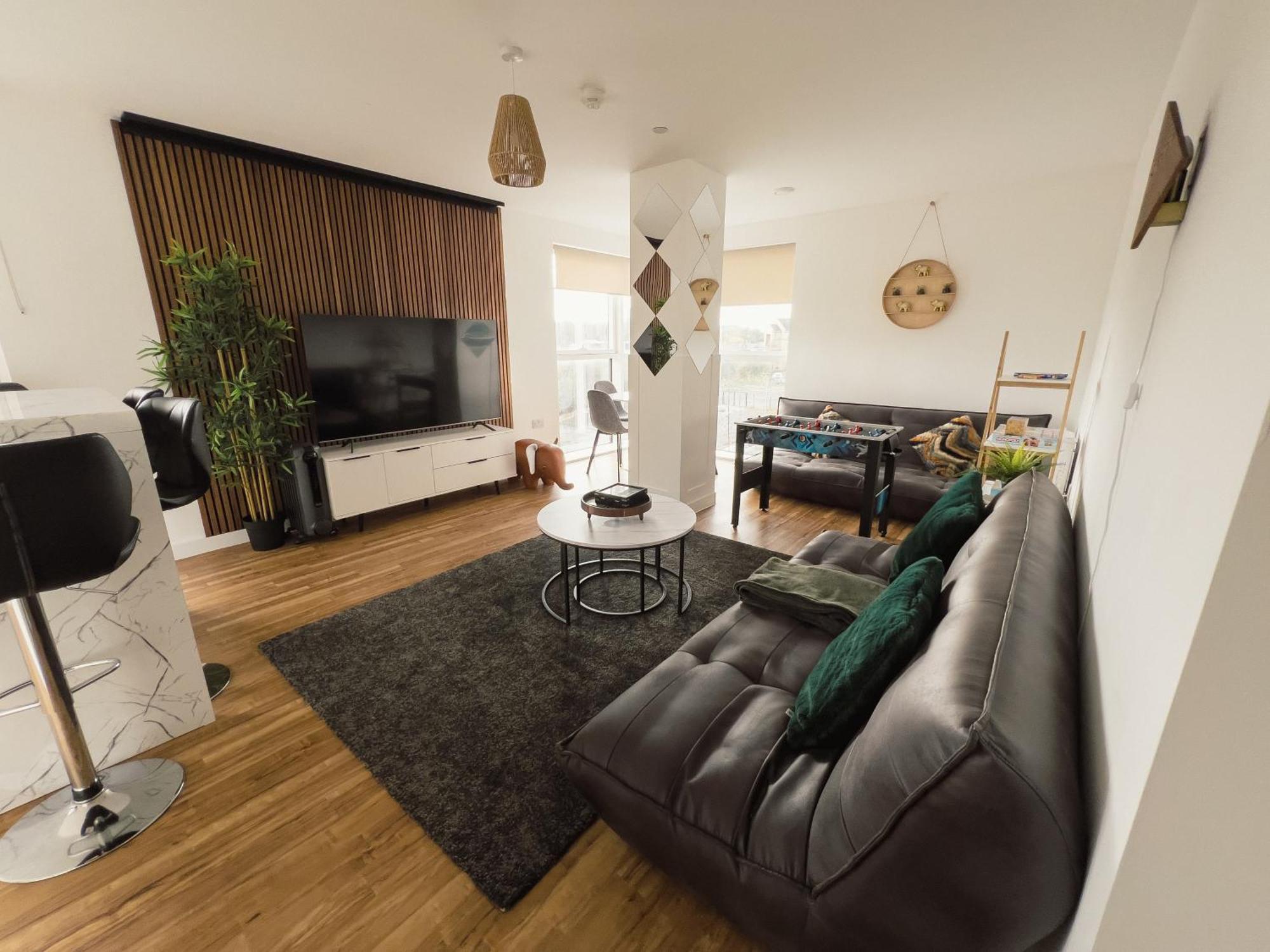 Manchester'S Luxurious 2-Bed Haven With Balcony - Canal Views & Proximity To Manchester United Екстер'єр фото