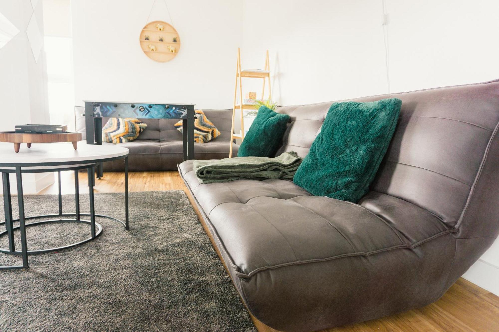 Manchester'S Luxurious 2-Bed Haven With Balcony - Canal Views & Proximity To Manchester United Екстер'єр фото