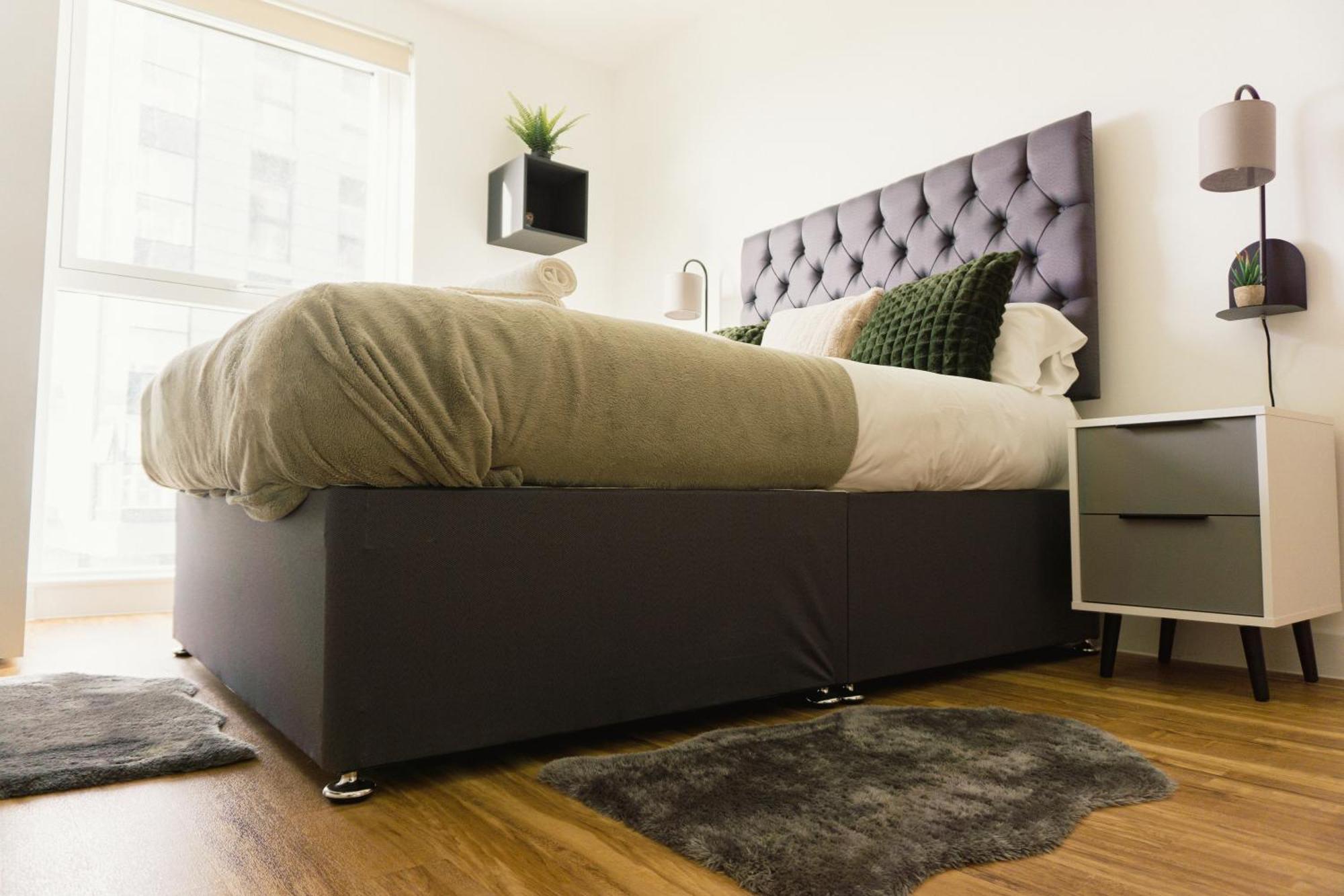 Manchester'S Luxurious 2-Bed Haven With Balcony - Canal Views & Proximity To Manchester United Екстер'єр фото