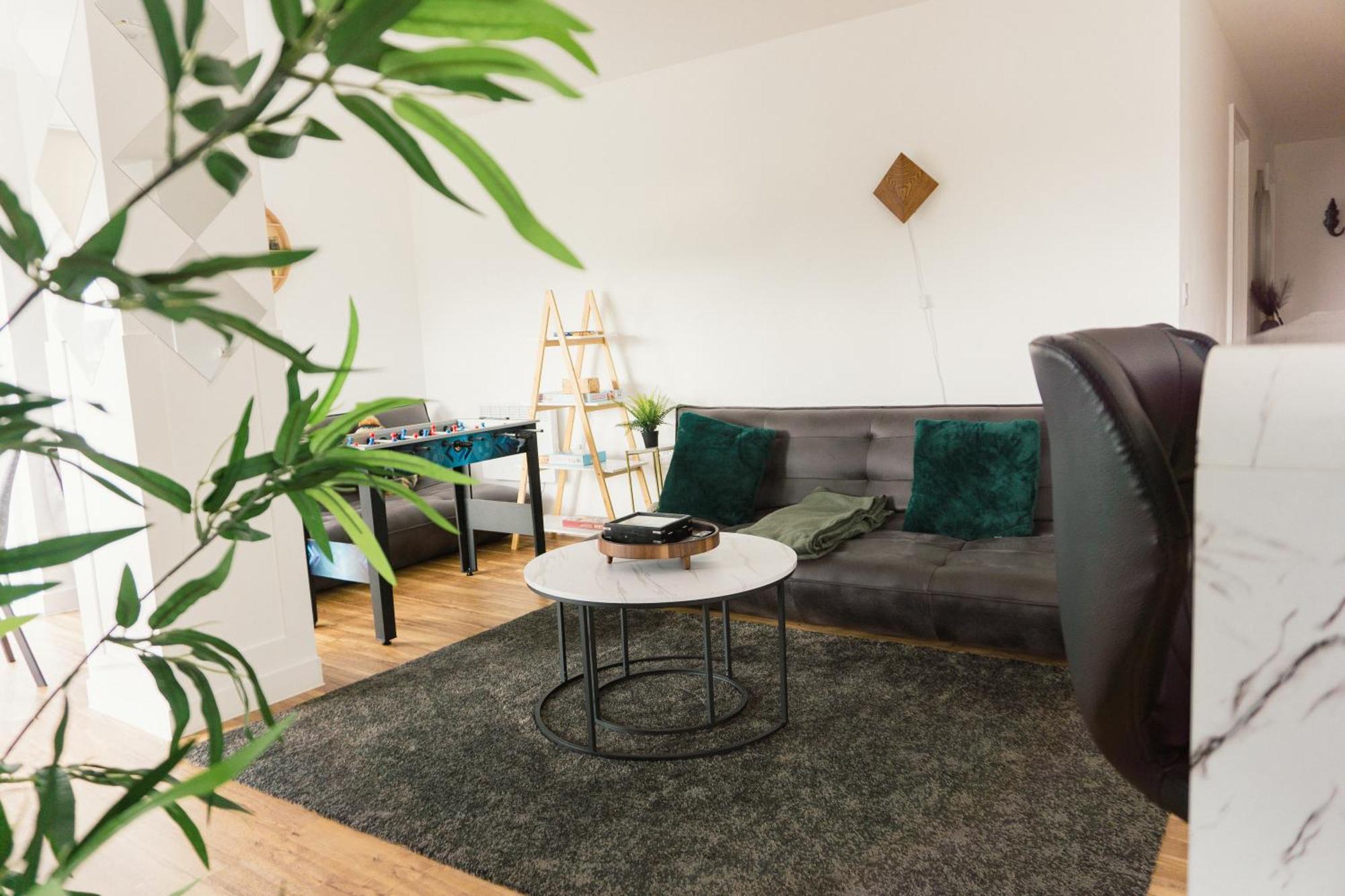 Manchester'S Luxurious 2-Bed Haven With Balcony - Canal Views & Proximity To Manchester United Екстер'єр фото