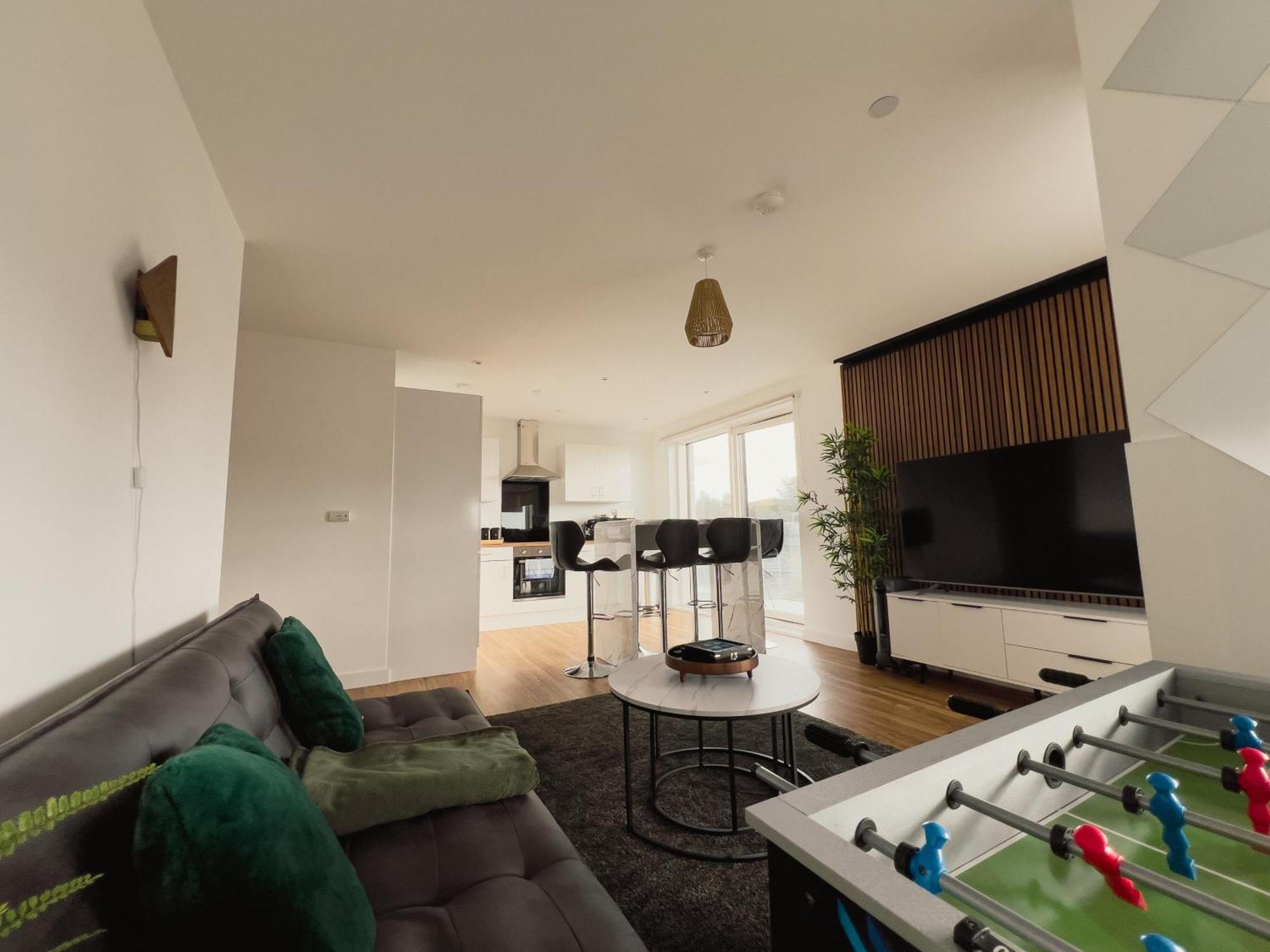Manchester'S Luxurious 2-Bed Haven With Balcony - Canal Views & Proximity To Manchester United Екстер'єр фото